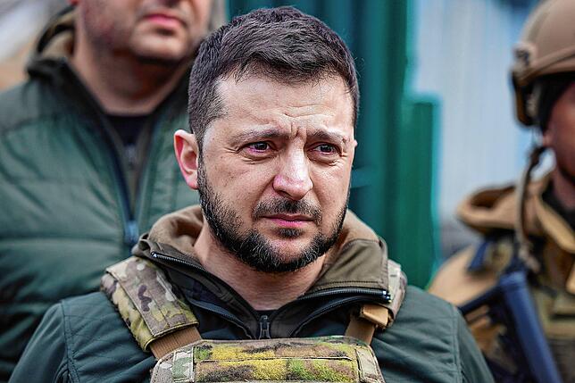 Nach Bekanntwerden eines Massakers an Zivilisten besuchte Wolodymyr Selenskyj, Präsident der Ukraine, Butscha.