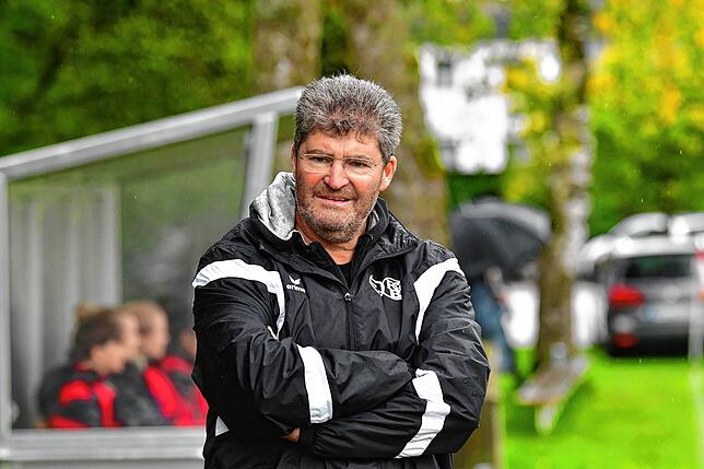 Vollkommen zufrieden: Trainer Ralf Lauber steht mit dem SC Niederhof/Binzgen als Tabellensechster gut da. Mit etwas mehr Glück hätte der ...