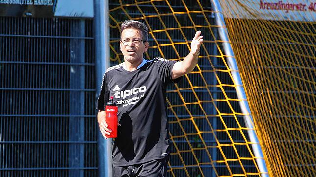 Der Trainer des Türk. SV Konstanz, Hamid Durandish, kann mit der Leistung seiner Mannschaft zufrieden sein. Sie bezwangen den SV ...