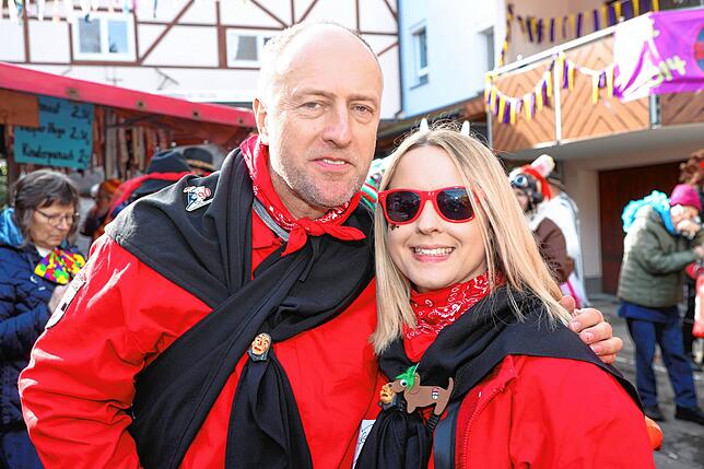 Bild 14: Zahlreiche Fasnachtsbegeisterte schauten beim Johrmarkt in Freudental vorbei!