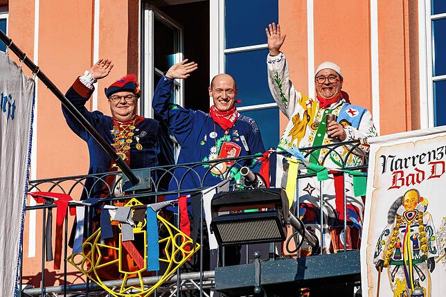 Bild 2: So wird der Narrenbaum am Samstag beim Narrentreffen in Bad Dürrheim aufgestellt!