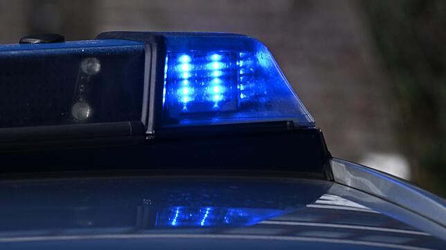 Die Polizei sucht nach dem Fahrer des Quads und seinem Sozius. (Symbolbild)