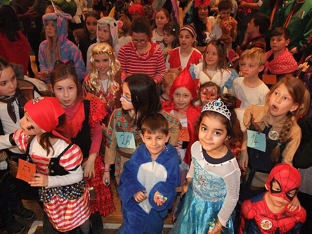 Bild 14: Bilder des Kinderballs der Narrizella Ratoldi im Milchwerk.