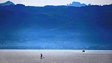 Ein Stand-up-Paddler auf dem Bodensee.