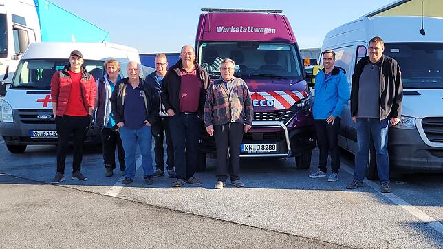 Kurzes Gruppenbild unterwegs. Auf jedem Gruppenbild von der Fahrt fehlt eine Person, dieses Mal Sebastian Krull, welcher den Lesern ...