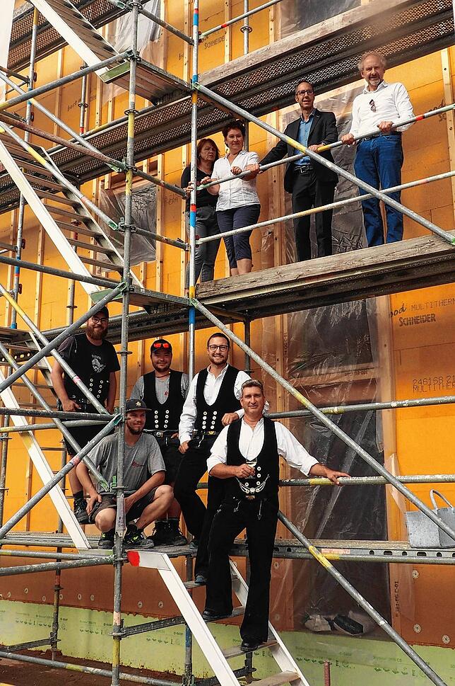 Das verantwortliche Team der Stadt (von links): Lucia Jortzik, Gabriele Mandrella, Frank Harsch und Matthias Distler. Auf der Treppe das ...