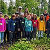 Die Grundschüler der 3. und 4. Klasse haben den Zeitungswald besucht: Anni, Tiago, Julian, Lio, Lotta, Marvin, Caisa, Felix, Violetta, ...