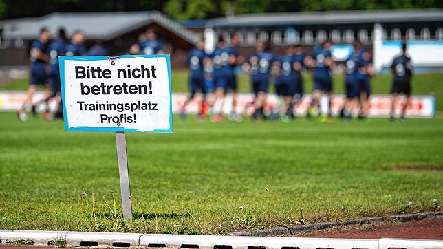 Bitte nicht betreten: Dieser Hinweis gilt auch wieder für die Oberliga-Fußballer der Stuttgarter Kickers. Nach einer Sondergenehmigung ...