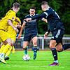 Durch die Lücke: Der Laufenburger Luca Schmidt (Mitte) erzielte beim 6:0-Sieg seiner Mannschaft gegen die U23 des Freiburger FC so wie ...
