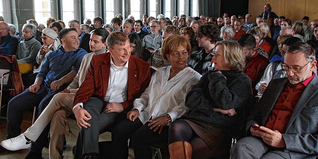 Volles Haus im Wolkensteinsaal in Konstanz. Sie alle kommen, um den SPD-Generalsekretär Kevin Kühnert zu erleben. Die Konstanzer ...