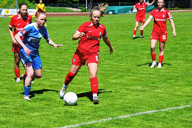 Bild 9: B-Juniorinnen des Hegauer FV unterliegen dem SC Freiburg! Das sind die Bilder des Endspiels