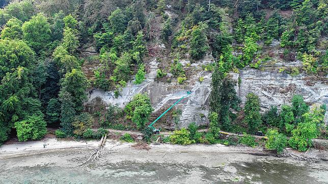 Der Mondfels am Uferweg bei der Marienschlucht Richtung Bodman. Am Weg davor und danach sollen Tore angebracht werden, die zugemacht ...