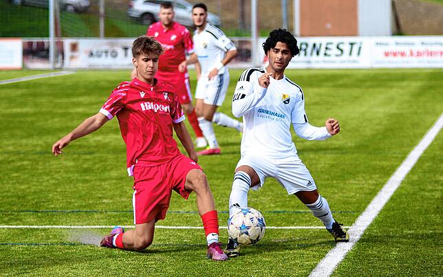 Zweikampfstark: Nicht nur vor dem Tor sondern auch im direkten Duell mit dem Gegenspieler – hier Muhammed Al Bayati vom SV 08 Laufenburg ...