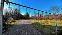 Noch steht ein Gitter um das Areal im „Grünen Weg“ in der Laufenburger Oststadt, dem neuen Standort für den Kindergarten Eulennest, bald ...
