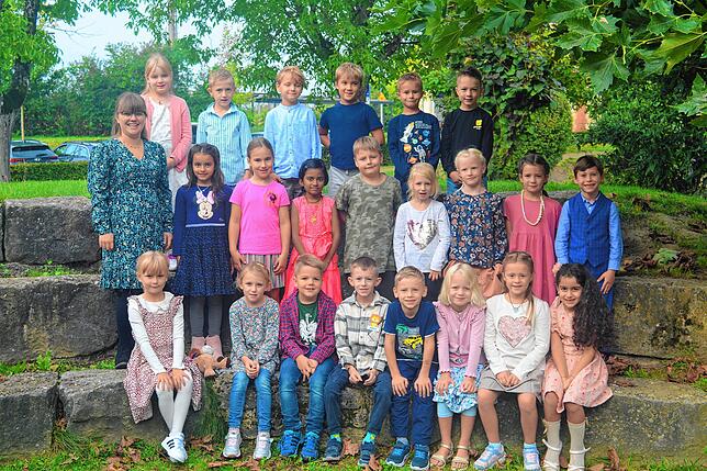 Klasse 1a: Die Erstklässler mit ihrer Klassenlehrerin Vanessa Strobel
