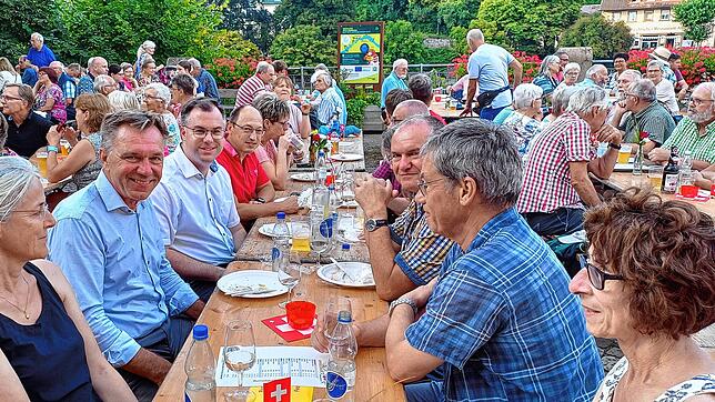 !.August-Feier im schweizerischen Laufenburg. Unter den Festgästen Nationalrat Andreas Meier (von links) mit Ehefrau Franziska, ...