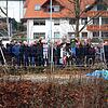 30 Bürger haben sich zu Fernsehdreharbeiten in der Ortsmitte von Mühlhofen versammelt, um zu zeigen, dass hier etwas passieren muss. ...
