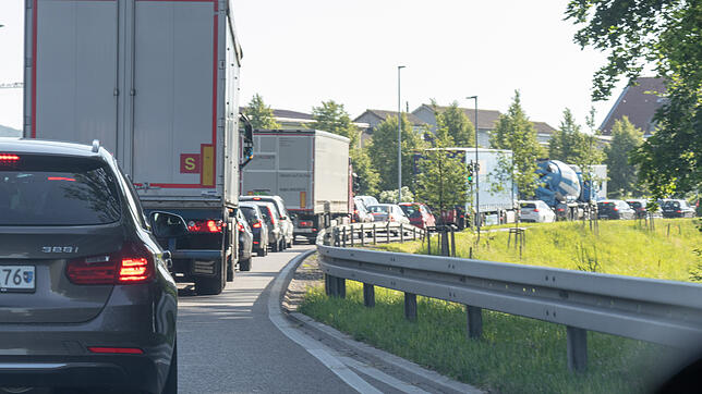 Fast täglich staut sich der Verkehr auf der B 34.