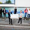 Der gute Zweck beim virtuellen Lauf des Lake Estates Halbmarathon ist bereits erfüllt: Markus Ott (vorne links) von der Volksbank ...