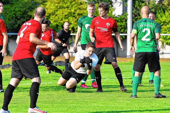Bild 1: SV Herten müht sich zu einem 2:0 gegen den FC Hochrhein &ndash; und wir haben Bilder!