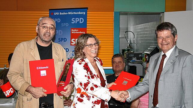 Weggefährten (von links): Udo Pursche, aktuell dienstältester Gemeinderat im Gremium, zusammen mit Angelika Haarbach und Alt-OB Reinhard ...