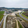 (Archivbild von Dezember 2024) Seit 2007 wird auf der B33 gebaut. Die Verkehrsführung ähnelt seitdem zwischenzeitlich einer Achterbahnfahrt.