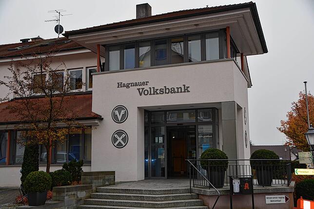 Die Volksbank Hagnau ist selbstständige Genossenschaftsbank. Betrieben wird neben Hagnau – hier im Archivbild vom November 2020 ...