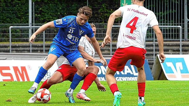Weiter Gegner in der Verbandsliga: Der SC Pfullendorf (rechts Jan Konrad) und Rielasingen-Arlen (Leon Sattler).