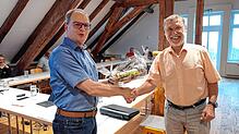 Armin Reitze dankte Ulrich Schmid für zwölf Jahre ehrenamtliche Tätigkeit als Vorstand in der BEG Leibertingen. | Bild: BEG Leibertingen