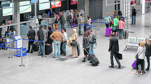 Einchecken bitte: Am Sonntag wird der Terminal am Bodensee Airport zum Schauplatz für einen Filmdreh, für den die Oberon Film GmbH noch ...