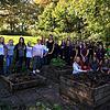 Die deutschen Schüler unternahmen in England nach dem Unterricht auch einen Gang durch den Schulgarten und schauten sich die dortigen ...