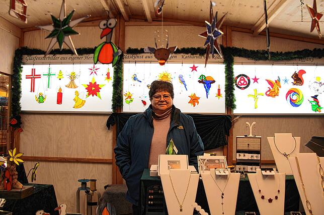 Bild 11: So schön! Besucher genießen den Waldshuter Weihnachtsmarkt