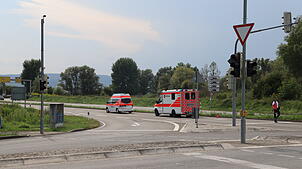 Am Freitag, 15. August, kommt es zu einem Unfall auf der Kreuzung Byk-Gulden-Straße/L221. Glücklicherweise gibt es keine Schwerverletzten.