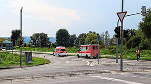 Am Freitag, 15. August, kommt es zu einem Unfall auf der Kreuzung Byk-Gulden-Straße/L221. Glücklicherweise gibt es keine Schwerverletzten.