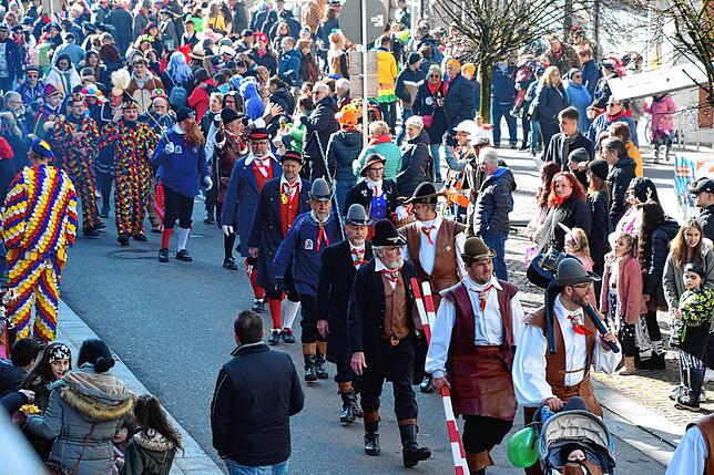 Bild 24: Bilder der Kriegsratszene, Entmachtung des Bürgermeisters und Umzug mit Wolfgang Kubicki in Stockach