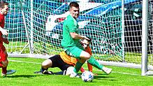 Chance vergeben: Yannic Rüd (Mitte, auf unserem Archivbild) hätte den SV Waldhaus beim 0:4 gegen den TuS Stetten durchaus in Führung ...