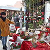 Die handgefertigten Waren der Heudorfer sind auch beim 24. Christkindlemarkt wieder sehr begehrt. Viele kommen extra früh zum Bummeln. ...