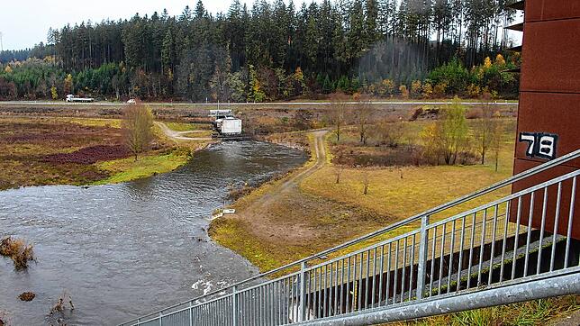 Die Hochwasser-Situation am Rückhaltebecken in Wolterdingen hat sich trotz Regen in der Nach wieder entspannt.