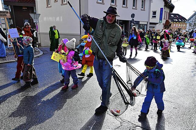 Bild 27: St. Georgen feiert Fasnacht: Kinderumzug mit Elfen, Piraten & Schneemännern – die besten Fotos!