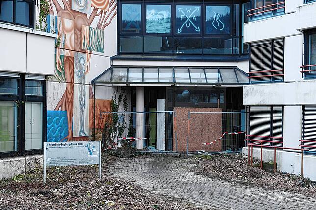 Die Hochrhein-Eggbergklinik wurde 2014 geschlossen und verfällt seitdem. Im April wurde das Gebäude an einen neuen Investor ...