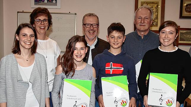 Neu im Team der Vorsitzenden des Musikvereins Unterkirnach mit Simone Schleker (hinten von links) und Thomas Ciampa ist Franziska ...