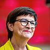 Saskia Esken (63) kann auch noch lachen, hier bei einer SPD-Konferenz. Die gebürtige Stuttgarterin ist Studienabbrecherin (Germanistik ...