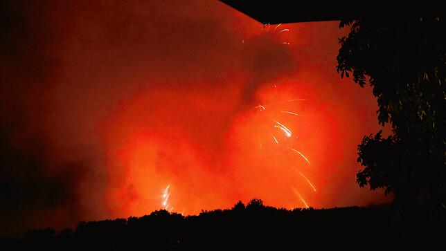 Bild 14: Waldshut: Großes Abschlussfeuerwerk auf der Chilbi 2025
