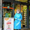 Perihan Demir von der Schwarzwald-Apotheke in Bad Säckingen testet viele Schweizerinnen und Schweizer, die zum Schnelltest über die ...