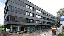 Noch ist das neue Pflegeheim auf der Mettnau nicht fertig, die Bauarbeiter sind noch zugange. Im September sollen hier aber schon die ...