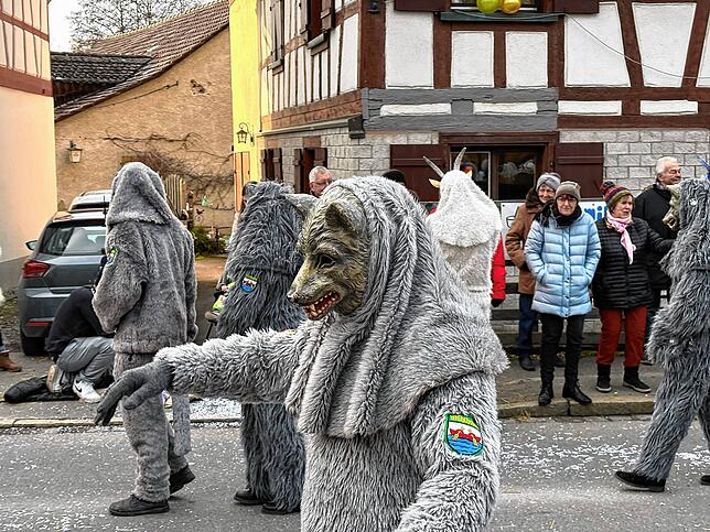 Bild 7: 50. Gründungstag der Mimmenhausener Bierkärhexen: Unsere Bildergalerie vom Umzug in Mimmenhausen