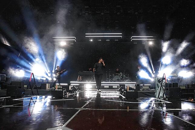 Bild 5: Regenfeste Wincent-Weiss-Fans in Salem