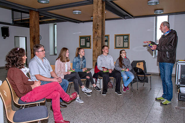 Christine Brückner (v.l.), Bernd Gombold, Antonia Lieb, Milena Bader, Elias Stroppel, Matea Stroppel und Roland Schönbucher machten sich ...
