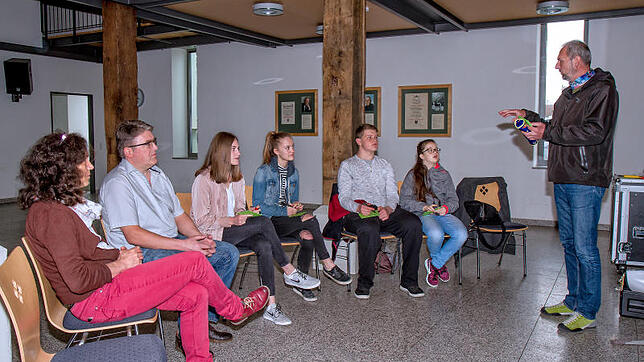 Christine Brückner (v.l.), Bernd Gombold, Antonia Lieb, Milena Bader, Elias Stroppel, Matea Stroppel und Roland Schönbucher machten sich ...
