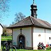 Die Kalvarienbergkapelle zwischen Schwaningen und Stühlingen ist am Karfreitag Ziel von Rennradfahrer und Radtouristen. Mittlerweile ...